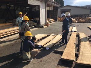 岩手（紫波町）へ、ご自宅で使う広葉樹天板選びツアーを開催しました！