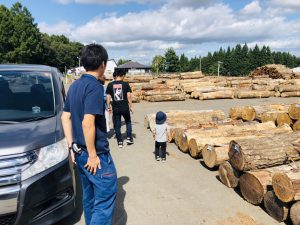 感動体験イベント！岩手県にて、ご自宅で使う広葉樹天板選び！